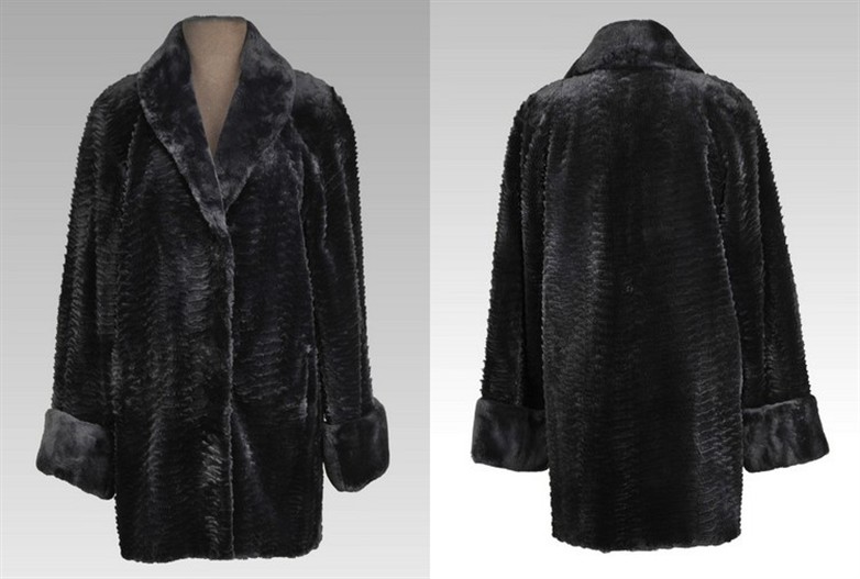 Black sheared and grooved Beaver coat Size 10 Length 31</BR><font size="+2">$1250.00<font>