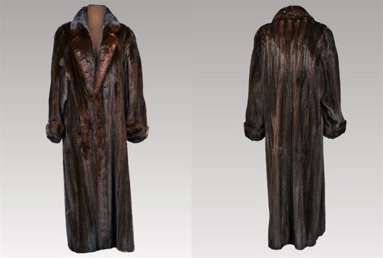 Ranch female Mink coat Size 16 Length 51</BR><font size="+2">$995.00<font> Ranch female Mink coat Size 16 Length 51</BR><font size="+2">$995.00<font>