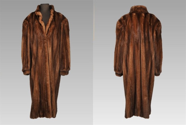 Mahogany Mink coat Size 16 Length 47</BR><font size="+2">$699.00<font> Mahogany Mink coat Size 16 Length 47</BR><font size="+2">$699.00<font>