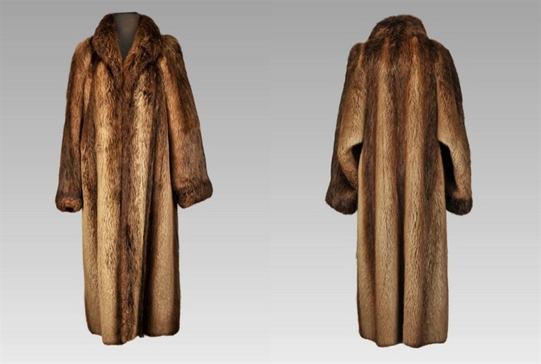 Long hair Beaver Coat Size 10 Length 47</BR><font size="+2">$99.00<font> Long hair Beaver Coat Size 10 Length 47</BR><font size="+2">$99.00<font>